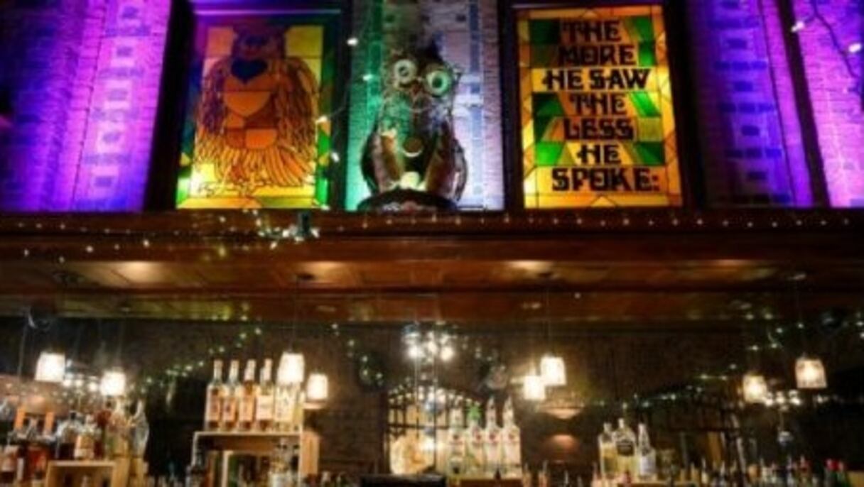 Les hiboux ornementaux du "Owl bar" de Baltimore, dans l'Etat du Maryland, le 9 janvier 2020. 
