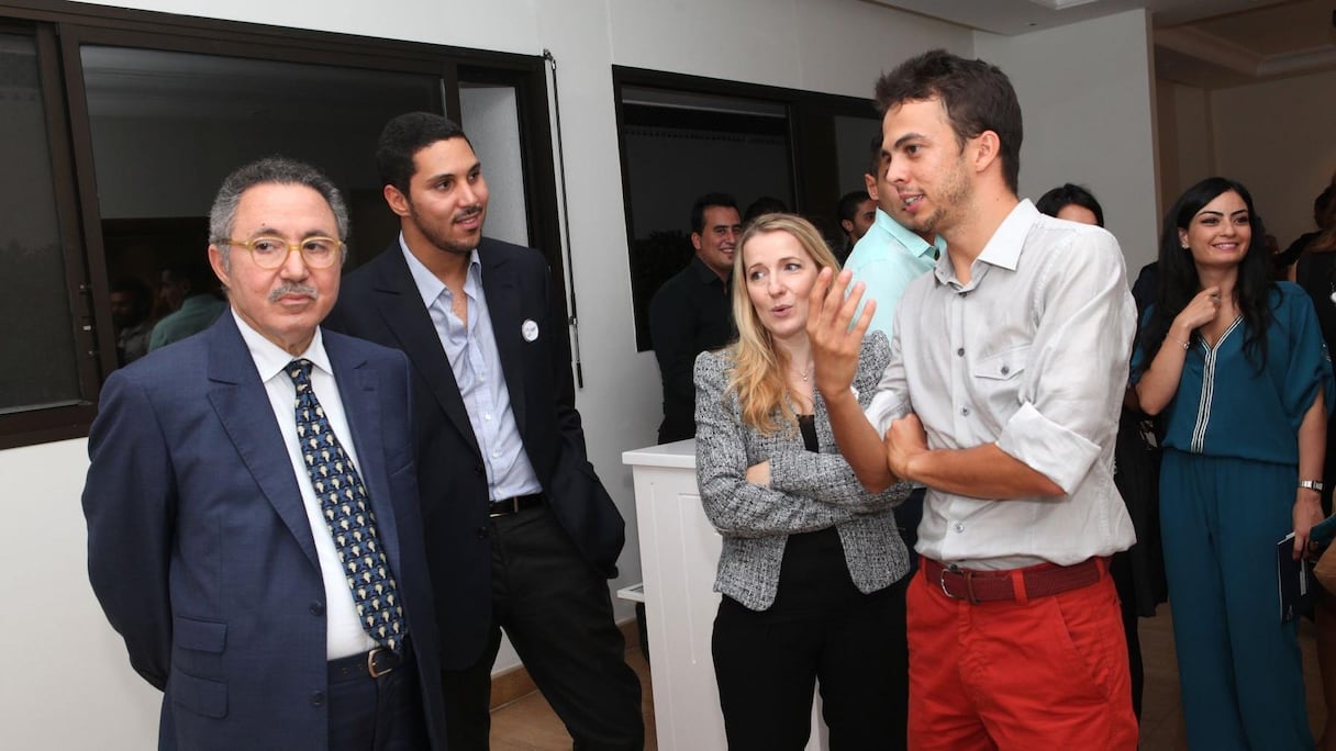 La discussion autour des oeuvres de Youssef Lahrichi s'est faite très passionnée. L'exposition de l'artiste a en effet reçu un très bel accueil.
