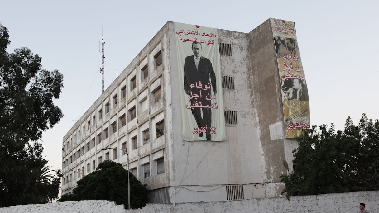 Une façade de l'ancien centre de détention de Derb Moulay Cherif, à Casablanca, s'est habillée pour l'occasion. 
