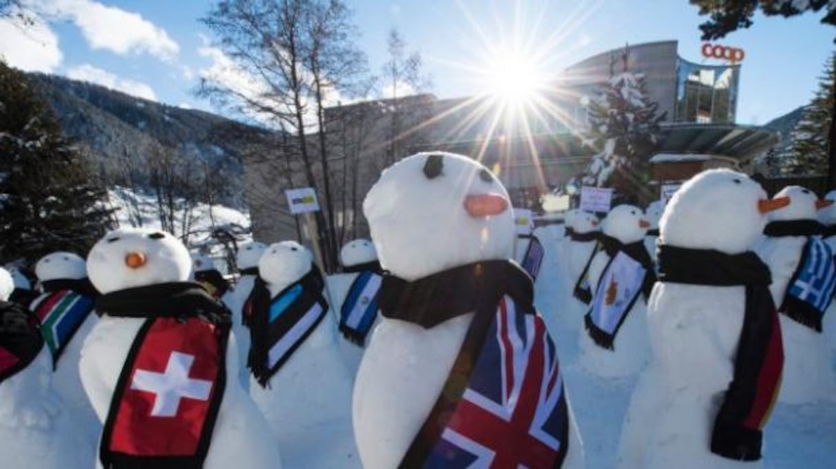 Pour dénoncer la pauvreté, des activistes ont érigé 193 bonshommes de neige à Davos, en marge du Forum économique mondial. Chaque sculpture représente un pays.
