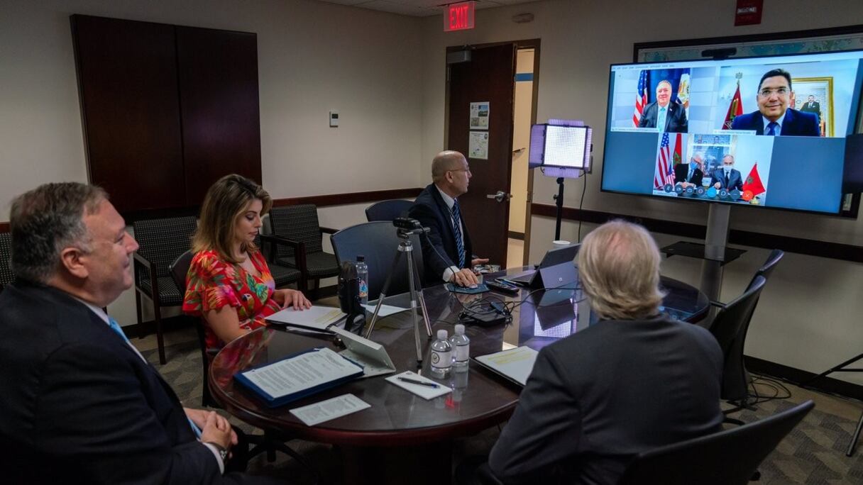Nasser Bourita en visioconférence depuis Rabat, avec le secrétaire d'Etat américain Mike Pompeo, au département d'Etat à Washington, le mardi 1er septembre 2020. 

