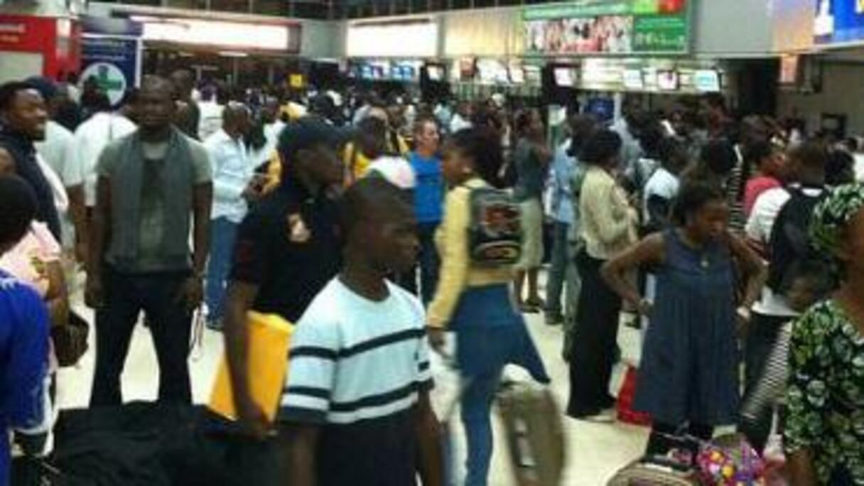 Le surbooking est périodique: quatre fois par an, les clients doivent attendre 24h à l'aéroport Mohammed V, pour partir à Dakar.
