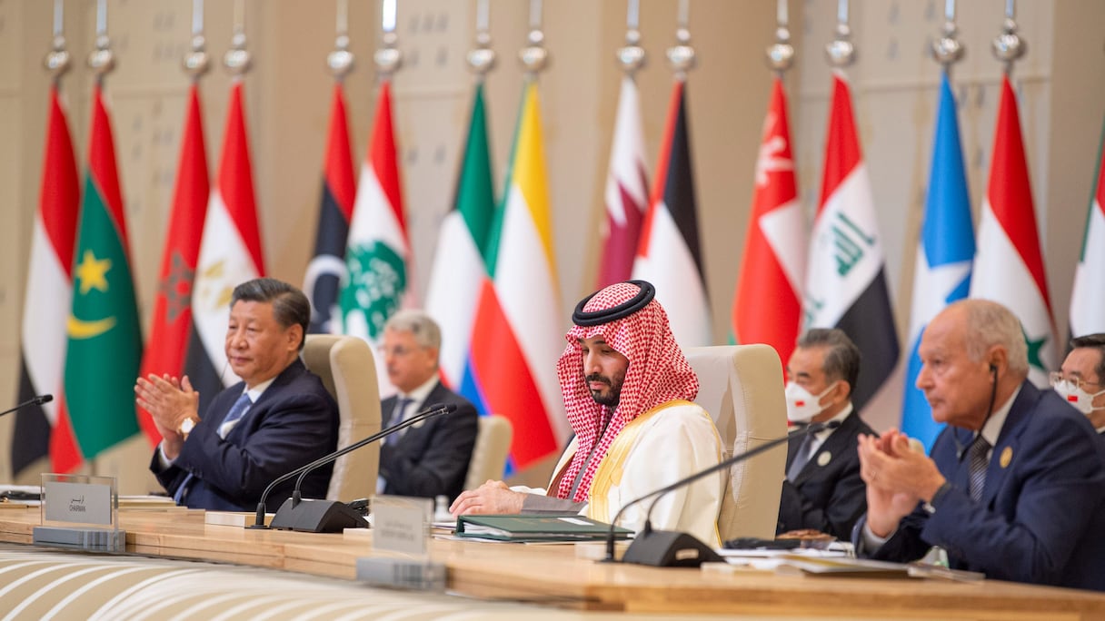 LE président chinois, Xi Jinping, le prince héritier de l'Arabie saoudite, Mohammed bin Salman, et le secrétaire générale de la Ligue arabe, Ahmed Aboul Gheit, lors du Sommet sino-arabe à Riyad, le 9 décembre 2022.
