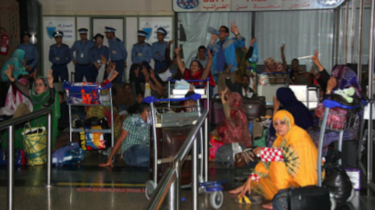 Occupation de la voie de passage et des comptoirs des services de l'aéroport Mohammed V, le 22 août, par des séparatistes, lors de leur retour de l'université d'été de Boumerdès.
 
 
