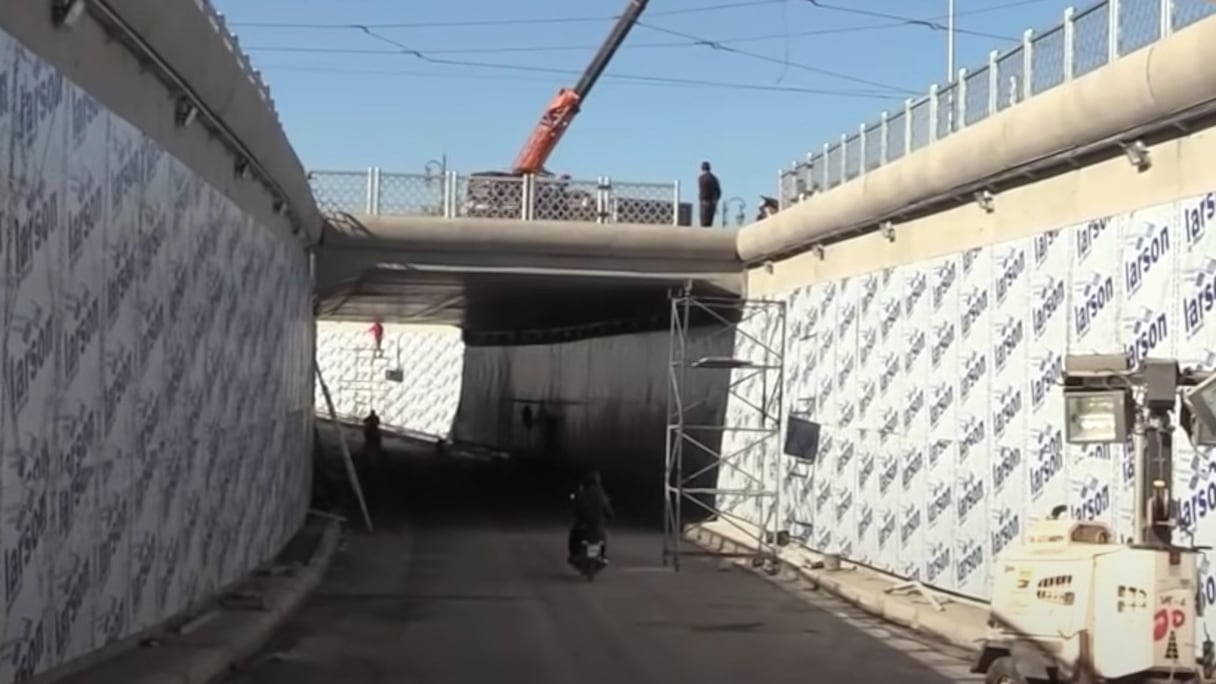 Une trémie en travaux. (Ici celle de la nouvelle trémie routière de Sidi Makhlouf, à Casablanca, dont l'ouverture a eu lieu 21 novembre 2021.)
