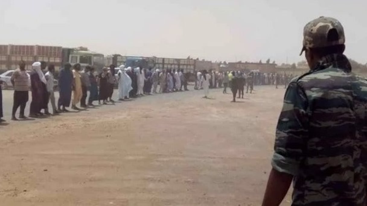 Des commerçants sahraouis protestent contre les dirigeants du Polisario à Rabouni.
