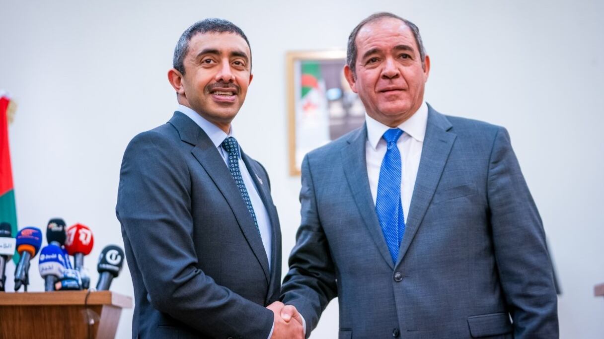 Sheikh Abdullah Ben Zayed, ministre émirati des Affaires étrangères et son homologue algérien, Sabri Boukadoum.
