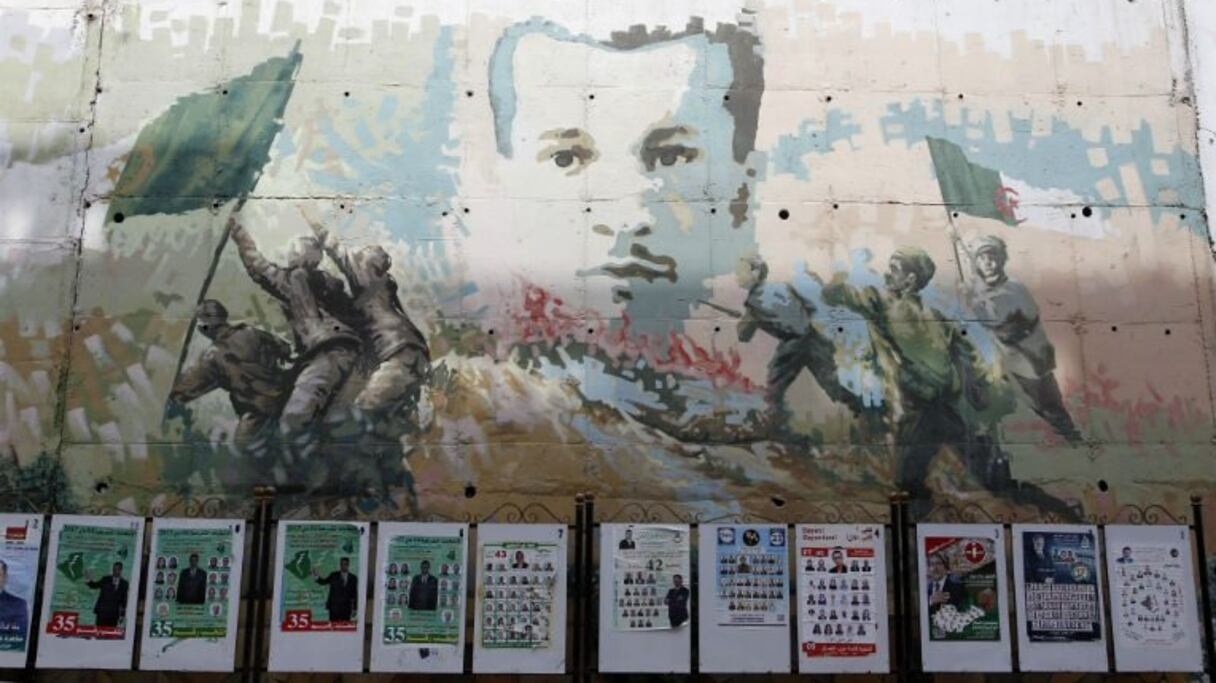 Quelque 165.000 candidats briguent un siège au niveau communal et environ 16.600 au niveau départemental en Algérie.
