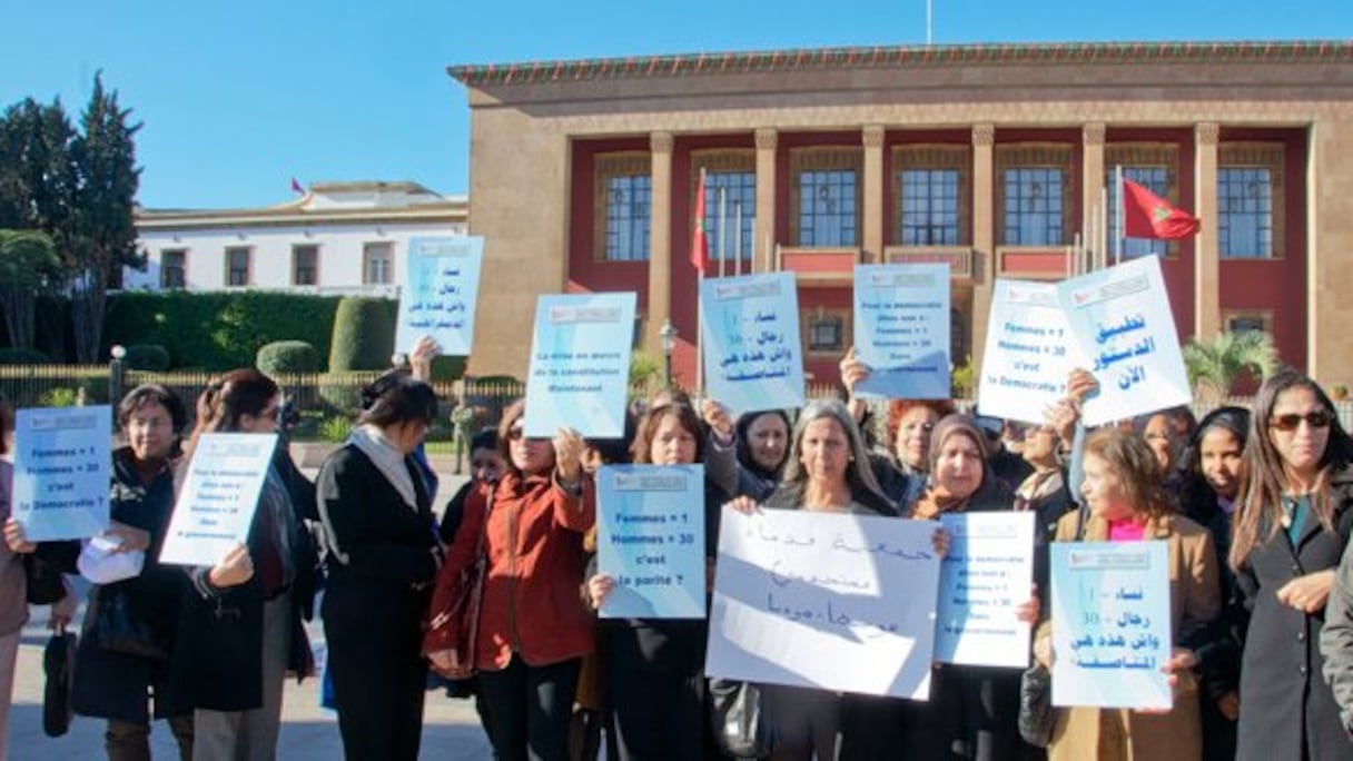 Le 19 janvier 2012, des femmes protestaient devant le Parlement contre leur faible représentativité dans gouvernement
