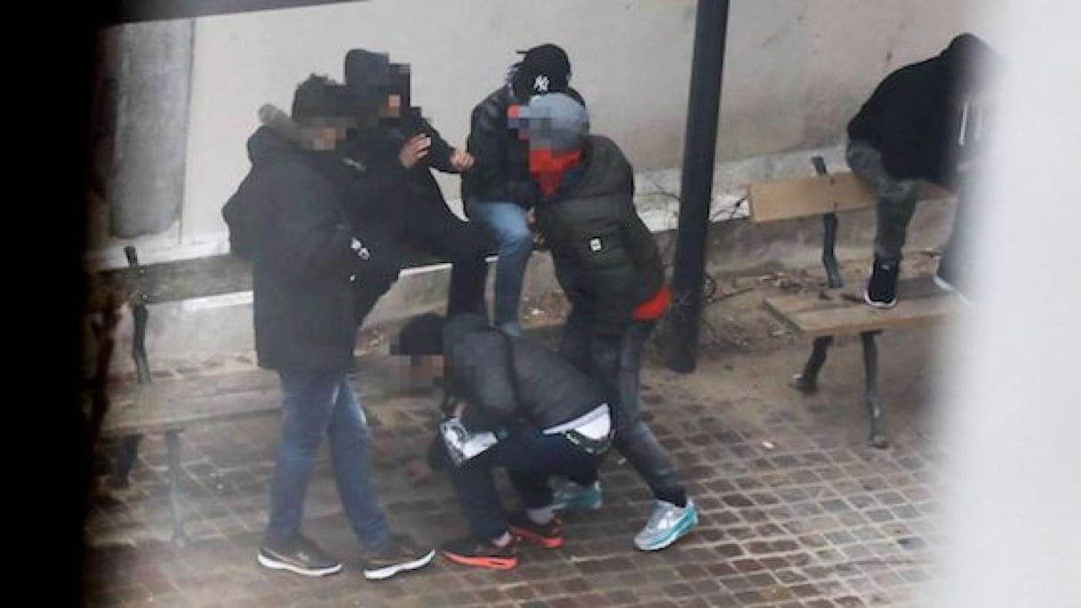 Un certain nombre de ces mineurs errent dans le quartier de la Goutte d'Or, dans le XVIIIe arrondissement de Paris. 
