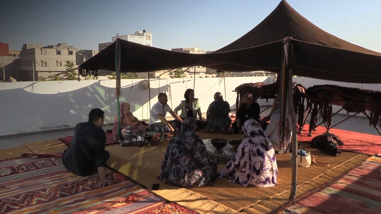 A Dakhla, la Maison de la Femme Artisane permet aux créatrices de produits artisanaux de cette région du sud de mettre en valeur l’authenticité de leur patrimoine. 
