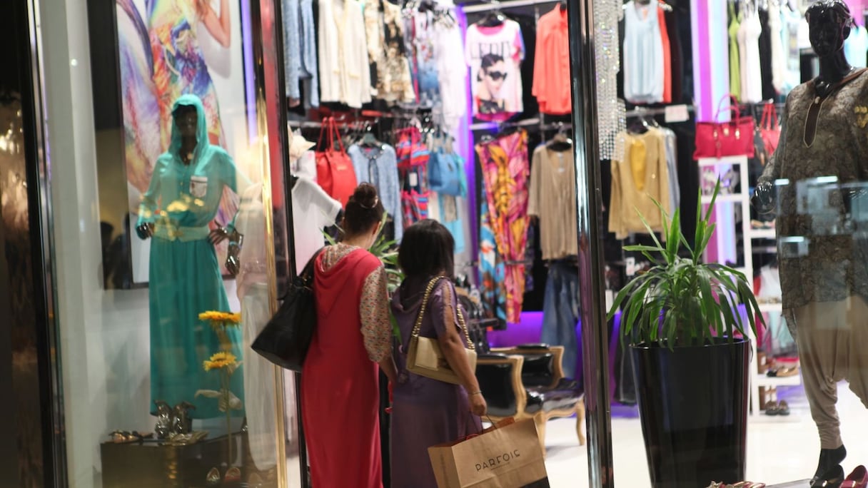 Le shopping continue à la veille de la celebration religieuse
