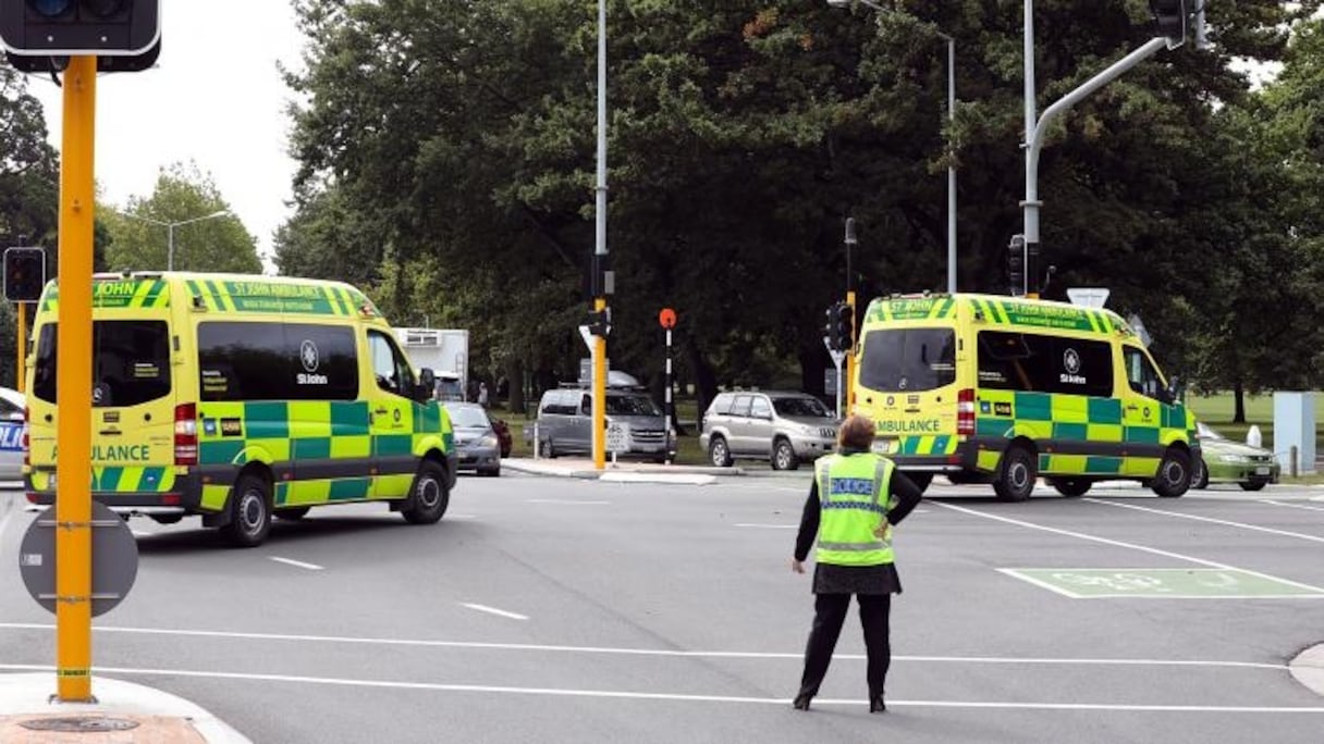 Des policiers surveillent un périmètre de sécurité après une fusillade dans plusieurs mosquées de Christchurch, en Nouvelle-Zélande, le 15 mars 2019.
