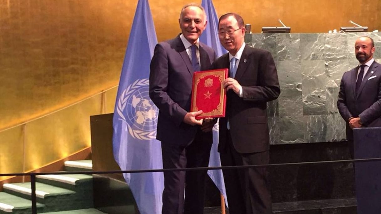 Salaheddine Mezouar lors de la remise des instruments de ratification de l'accord de Paris.
