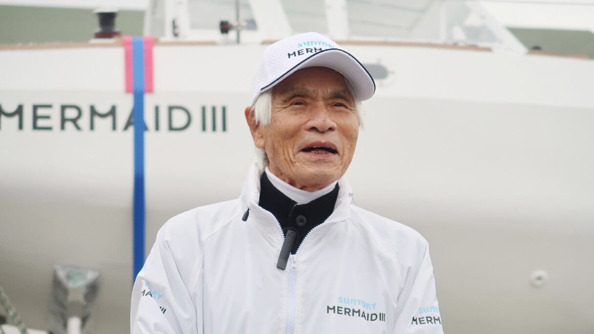 Kenichi Horie, devant son yacht avant de partir pour les Etats-Unis, à Nishinomiya (préfecture de Hyogo) -photo datant du 24 janvier 2022. Agé de 83 ans, le marin et aventurier japonais est arrivé au Japon le 4 juin 2022, après un voyage en solitaire à travers l'océan Pacifique.
