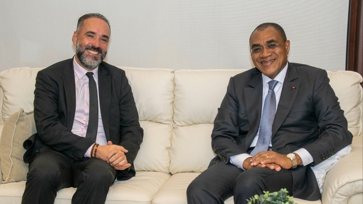 De g à d: Kamal Mokdad, DG de la BCP et de l’International et Adama Coulibaly, ministre de l’Économie et des Finances de la République de Côte d’Ivoire
