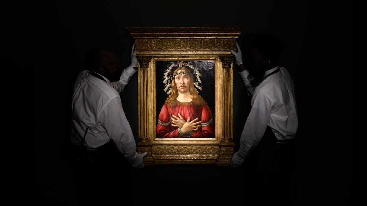 Une toile de Sandro Botticelli (1445-1510) est exposée chez Sotheby's à New York, le 21 janvier 2022. Ce rare tableau du maître de la Renaissance italienne représentant Jésus-Christ a été adjugé pour plus de 45 millions de dollars le 27 janvier 2022.
