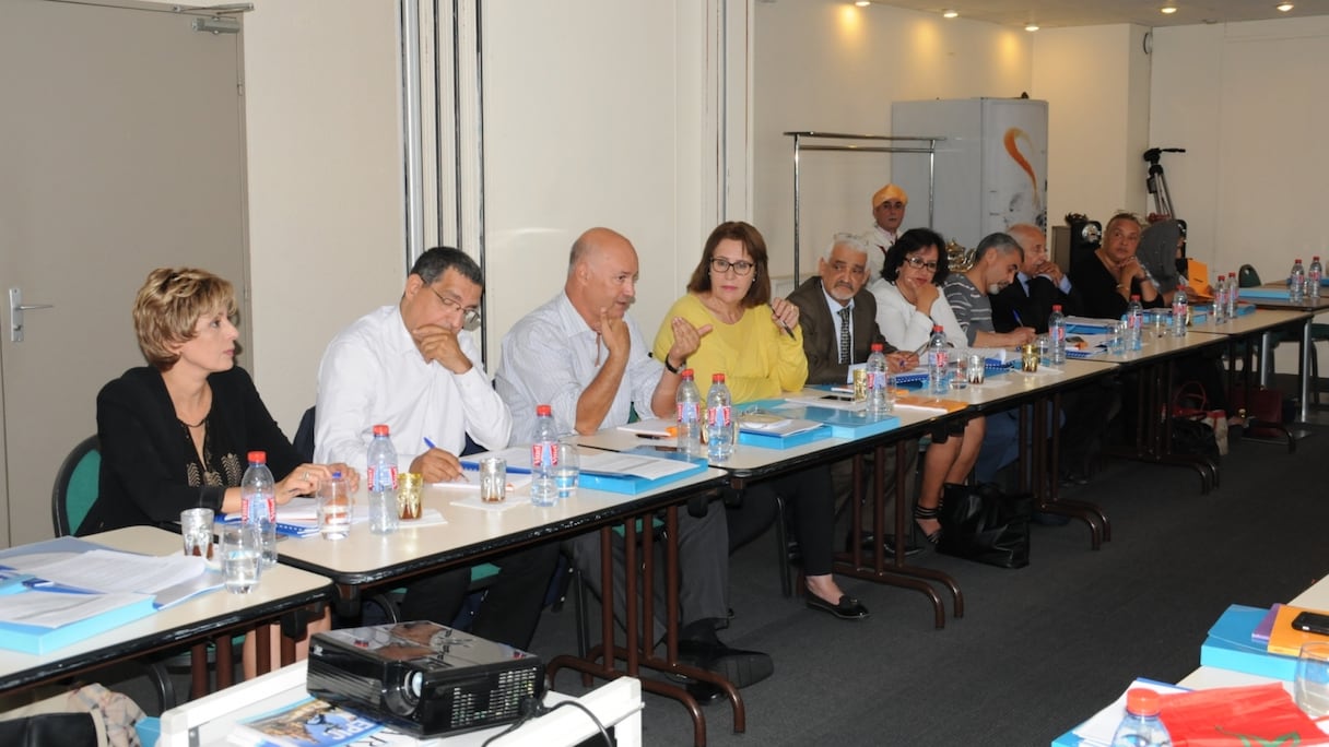 Anis Birou lors de sa rencontre avec des partisans du RNI à Paris.
