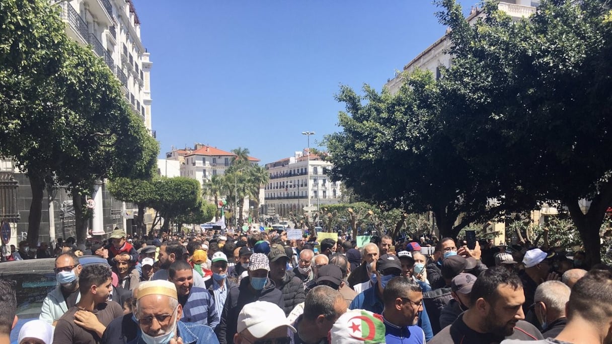 Des milliers de manifestants ont rejoint les étudiants, ce mardi 20 avril.
