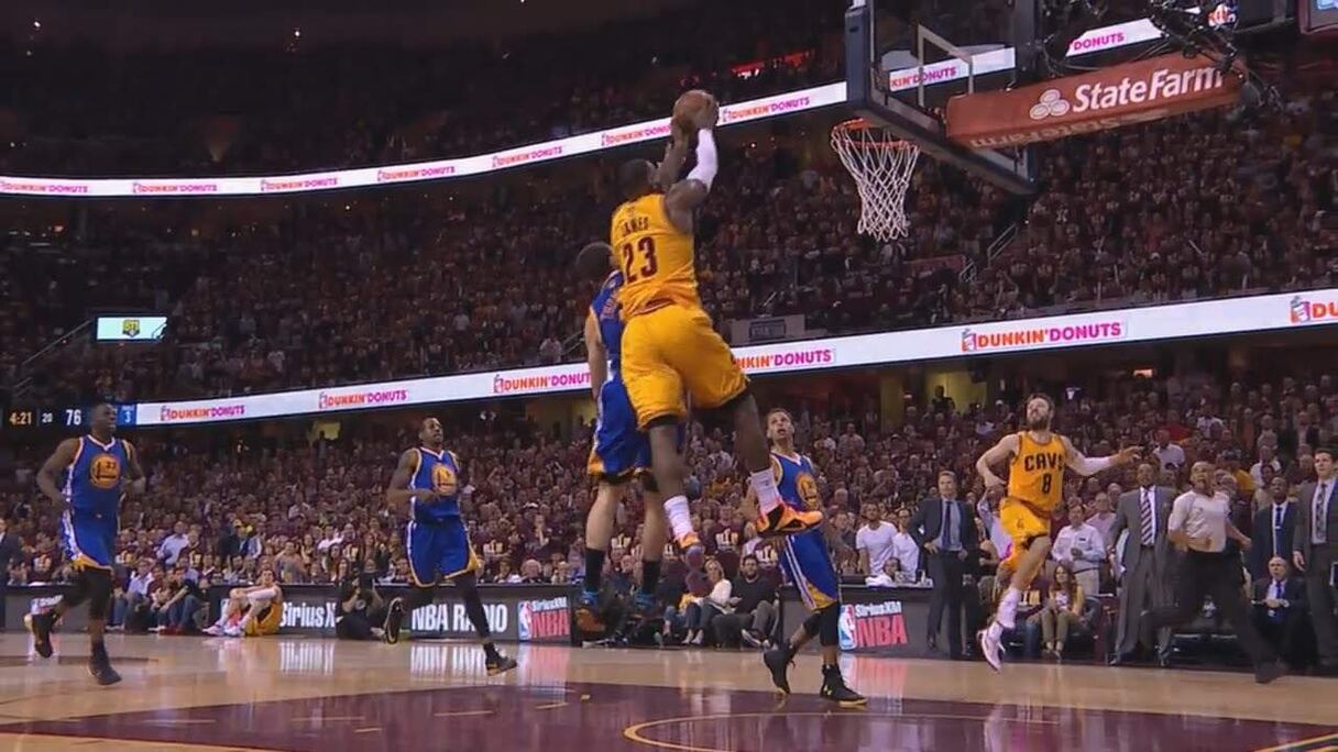 Nike sera l'équipentier de la NBA à partir de 2017 pour 125 millions de dollars sur huit ans. 
