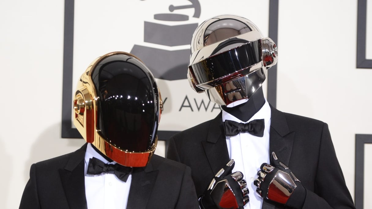 Les Daft Punk, duo nominé pour le meilleur album de l'année (pour «Random Access Memories»), prend la pose sur le tapis rouge des 56e Grammy Awards au Staples Center de Los Angeles, le 26 janvier 2014.
