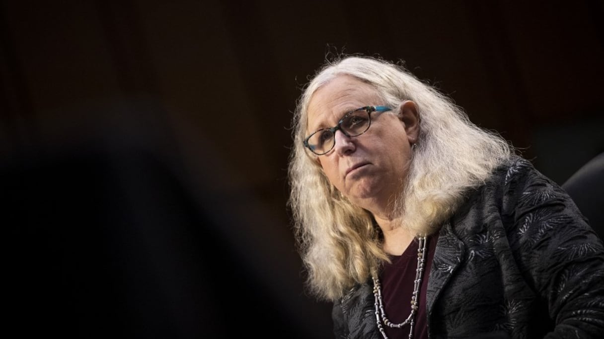 Rachel Levine, candidate au poste de secrétaire adjointe à la Santé et aux Services sociaux, témoigne avant son audience de confirmation du comité sénatorial de la santé, de l'éducation, du travail et des pensions à Washington, le 25 mars 2021. 
