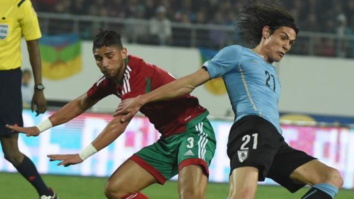 Achraf Lazaar ici au duel avec Edinson Cavani, l'ancien Palermitain. 
