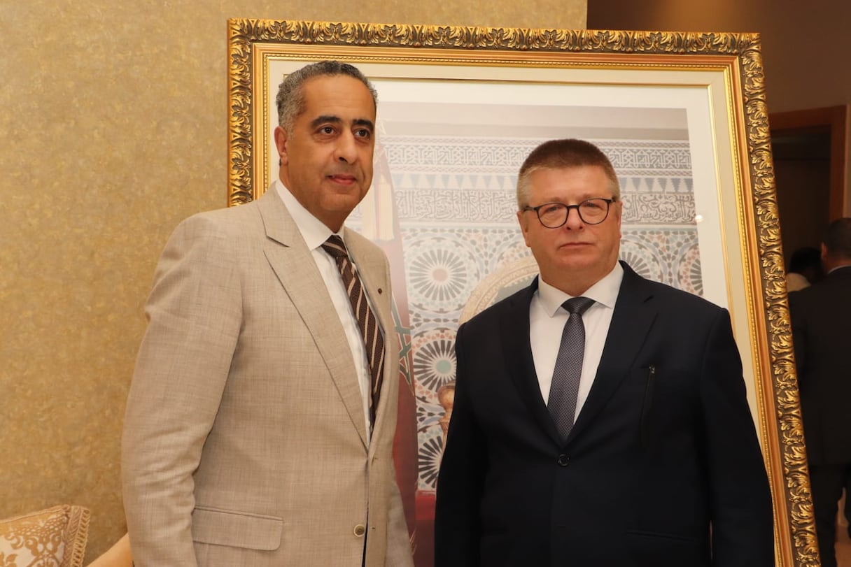 Abdellatif Hammouchi, patrone du pôle DGSN-DGST, et Thomas Haldenwang, président de l'Office fédéral allemand de protection de la constitution, le 26 avril 2023 à Rabat.