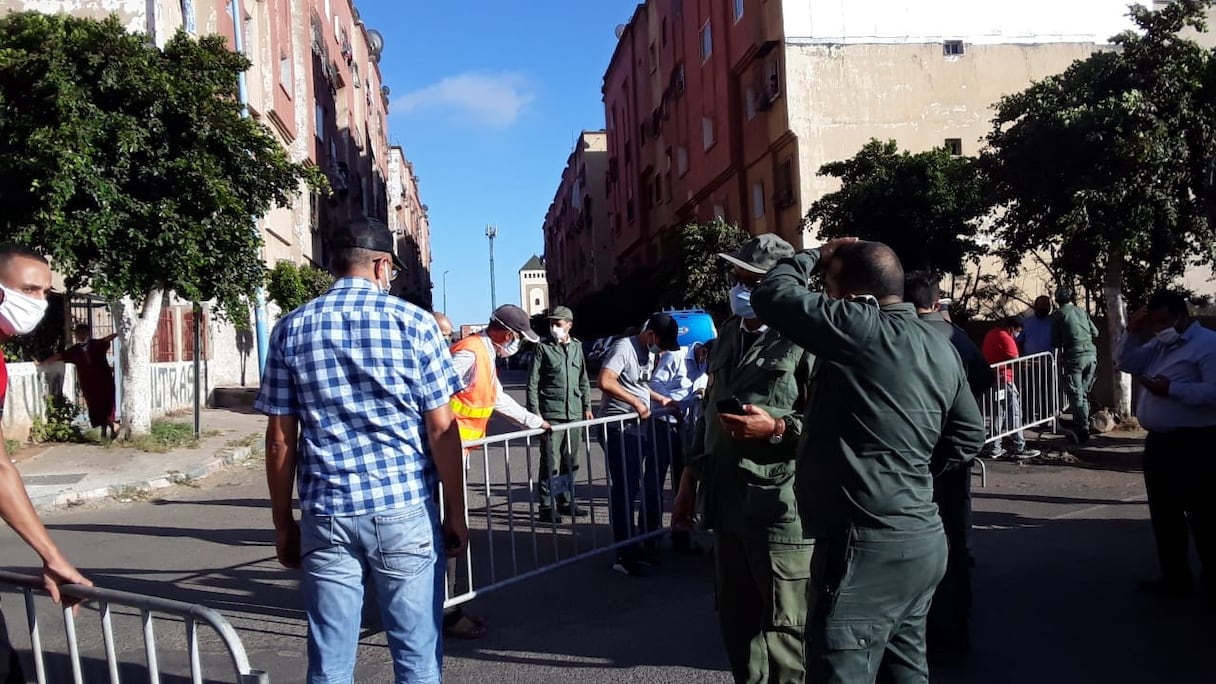 Les autorités ont mis en place des barrages filtrants au niveau des accès aux marchés de Sidi Bernoussi.
