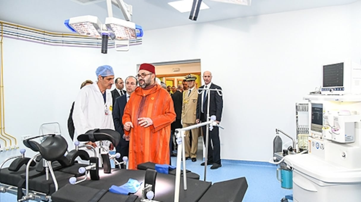 Le roi Mohammed VI inuagurant un Centre médical de proximité, samedi 11 mai à Rabat.
