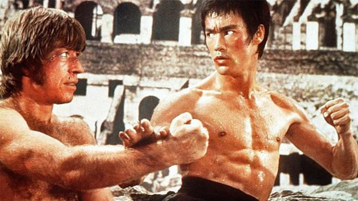 Avec La fureur de vaincre, Big Boss (1971) est sans conteste l'un des meilleurs films du roi du kung-fu, Bruce Lee. Ici aux côtés de Chuck Norrris. A eux deux, ils ont inspiré de nombreuses vocations dans les arts martiaux.
