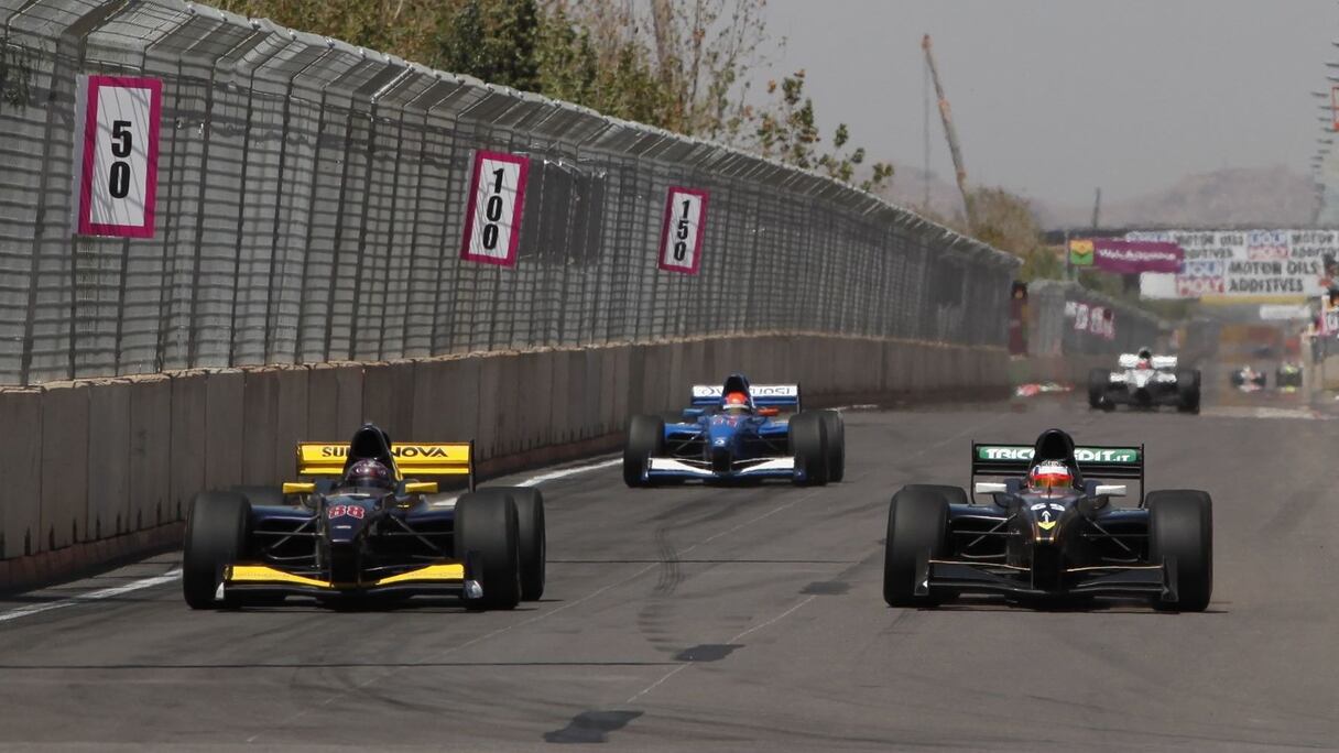 Le circuit Moulay Hassan de Marrakech permet aux pilotes d'effectuer des dépassements, comme ici quand entre les italiens Cerruti (d) et Spinelli (g).
