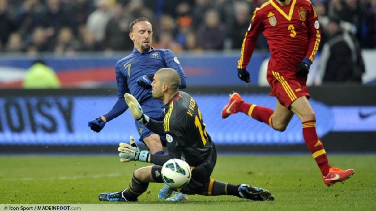 Víctor Valdés, le gardien du FC Barcelone s’est rompu les ligaments, en mars dernier, lors d'une rencontre de championnat contre le Celta Vigo. Habituel doublure, d'Iker Casillas, il était parvenu à prendre le dessus lors de la méforme du capitaine du Real. 
