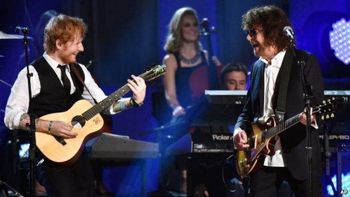 Les performances live se sont succédé durant la cérémonie. Ed Sheeran est ainsi monté sur scène avec ELO's Jeff Lynne.
