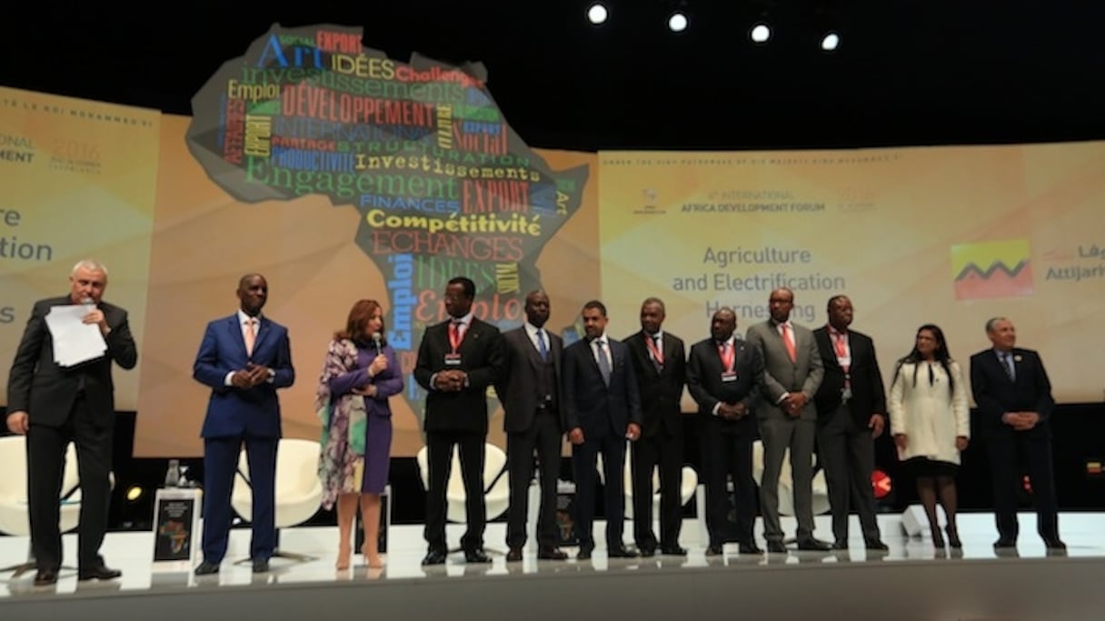 Les membres du Jury des Trophées de la coopération Sud-Sud avec Mohamed El Kattani e Zahra Maafiri. 
