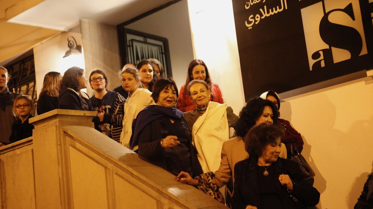 Le vernissage de l'exposition-événement « Dix mots arabes voyageurs ; Quand la poésie sort des murs des lycées pour s’inscrire sur ceux des musées » a attiré une joyeuse foule au Musée de la Fondation Abderrahman Slaoui.  
