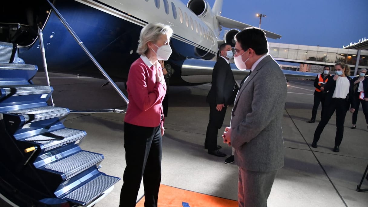 Arrivée, mardi 8 fénrier 2022, à Rabat, de la présidente de la Commission européenne, Ursula von der Leyen, qui a été accueillie par Nasser Bourita dans le cadre d’une visite de travail qu’elle effectue au Maroc.
