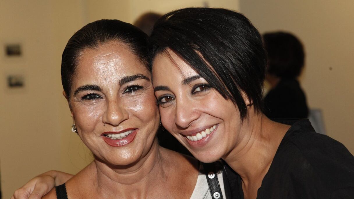 Lumineuse Zineb Andress Arraki, dont le talent n'a d'égal que la pétillante humilité, ici avec sa tante pour un joli moment de tendresse.  
