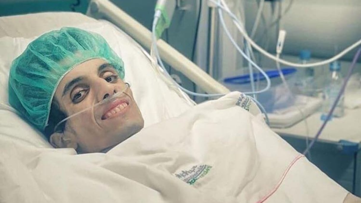 Le jeune Nabil, hospitalisé grâce à des bienfaiteurs, a retrouvé le sourire. 
