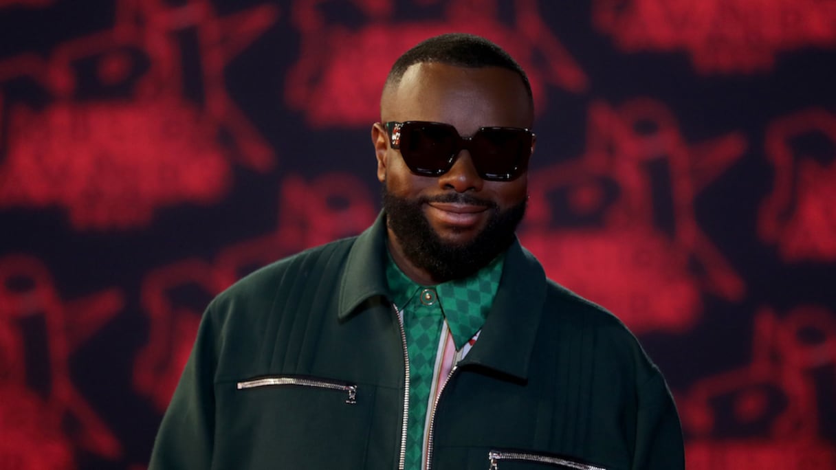 Le rappeur français Gandhi Djuna alias 'Gims' pose sur le tapis rouge avant la 23e cérémonie des NRJ Music Awards au Palais des Festivals de Cannes, le 20 novembre 2021.
