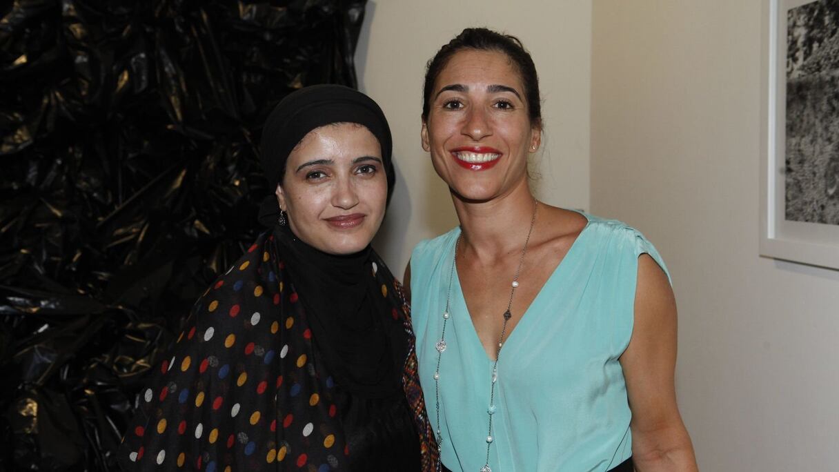 L'artiste Safaa Erruas et Nadia Amor n'ont pas non plus manqué ce rendez-vous et ont participé à faire de cette soirée un moment de douceur et de beauté. 
