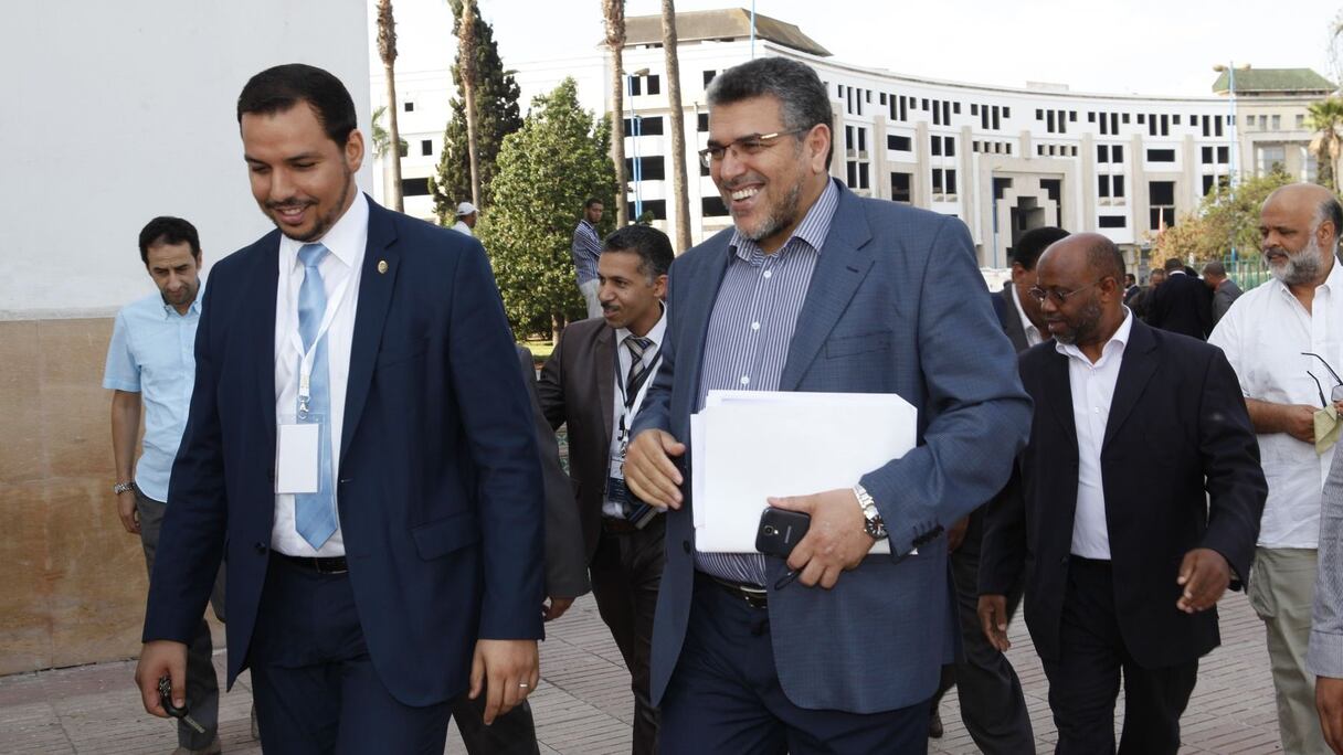 Arrivée décontractée de Mustapha Ramid au meeting des magistrats du PJD
