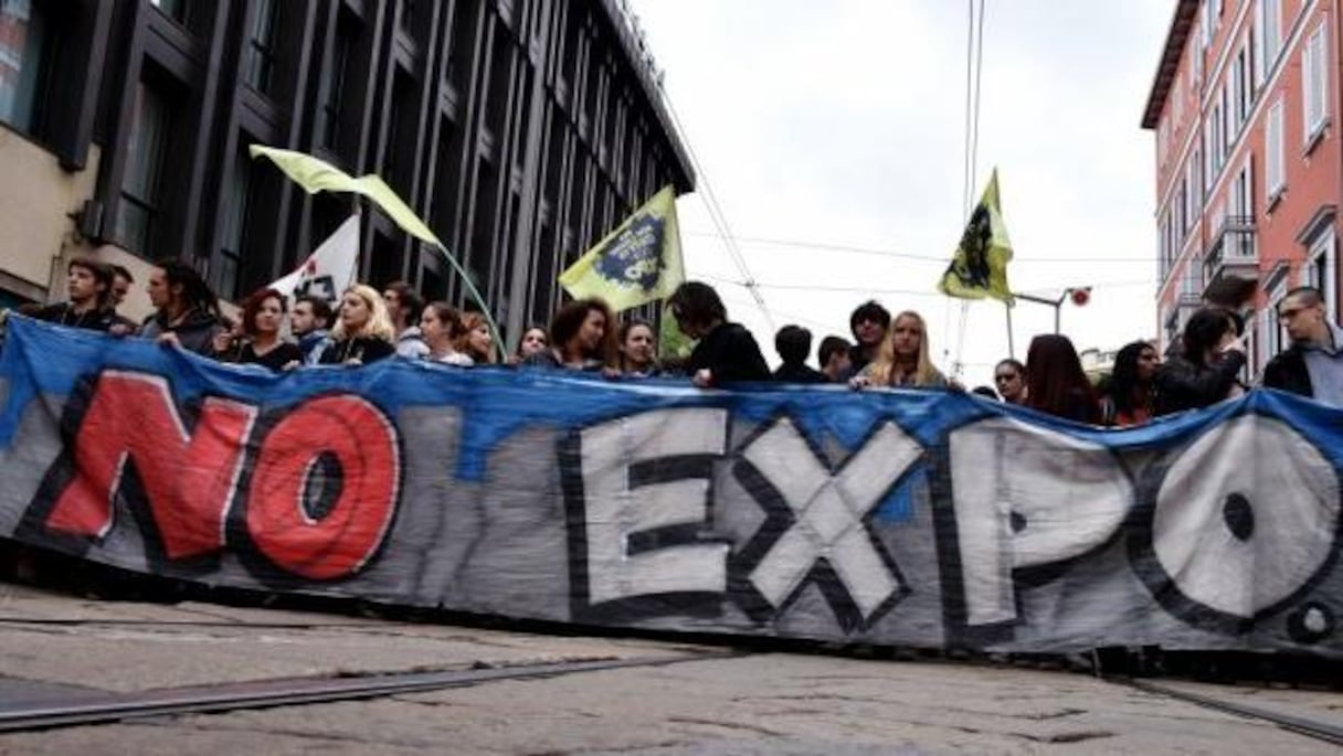 Dans les rues de Milan cet après-midi, la manifestation anti-expo a vite dégénéré.
