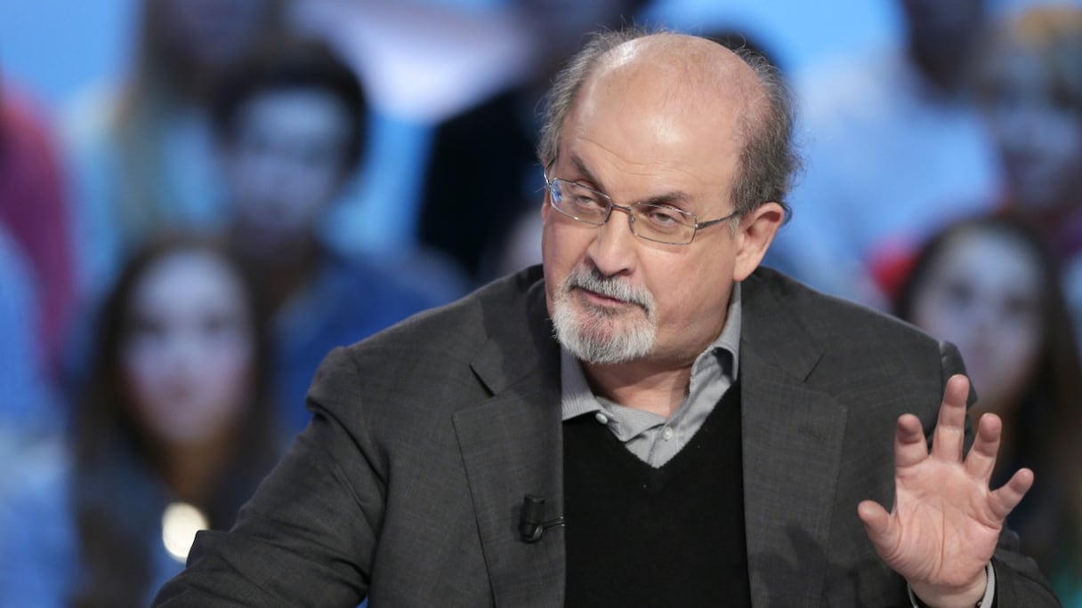 Salman Rushdie participe à l'émission «Le grand journal» sur Canal+, à Paris, le 16 novembre 2012. L'essayiste et écrivain britannique a été poignardé sur scène le 12 août 2022, près de New York. L'agresseur est en garde à vue.
