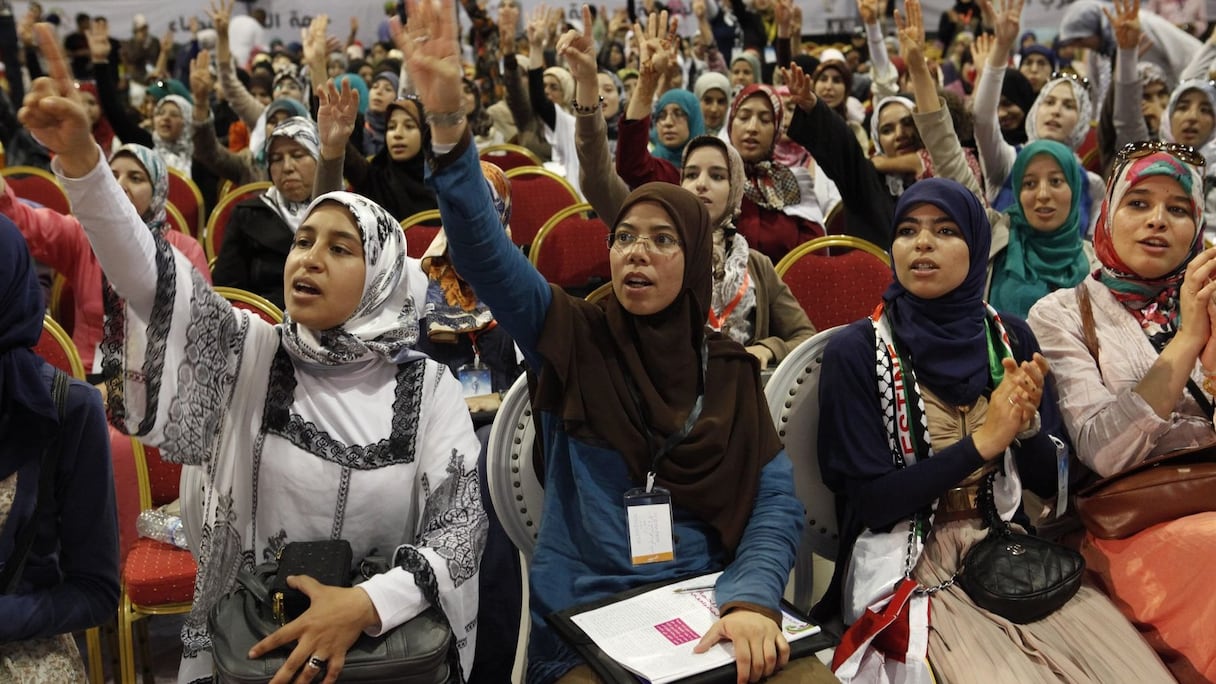 Des militantes du PJD lors du dernier meeting de la jeunesse du parti de la lampe tenu, en avril 2013, à Casablanca.
