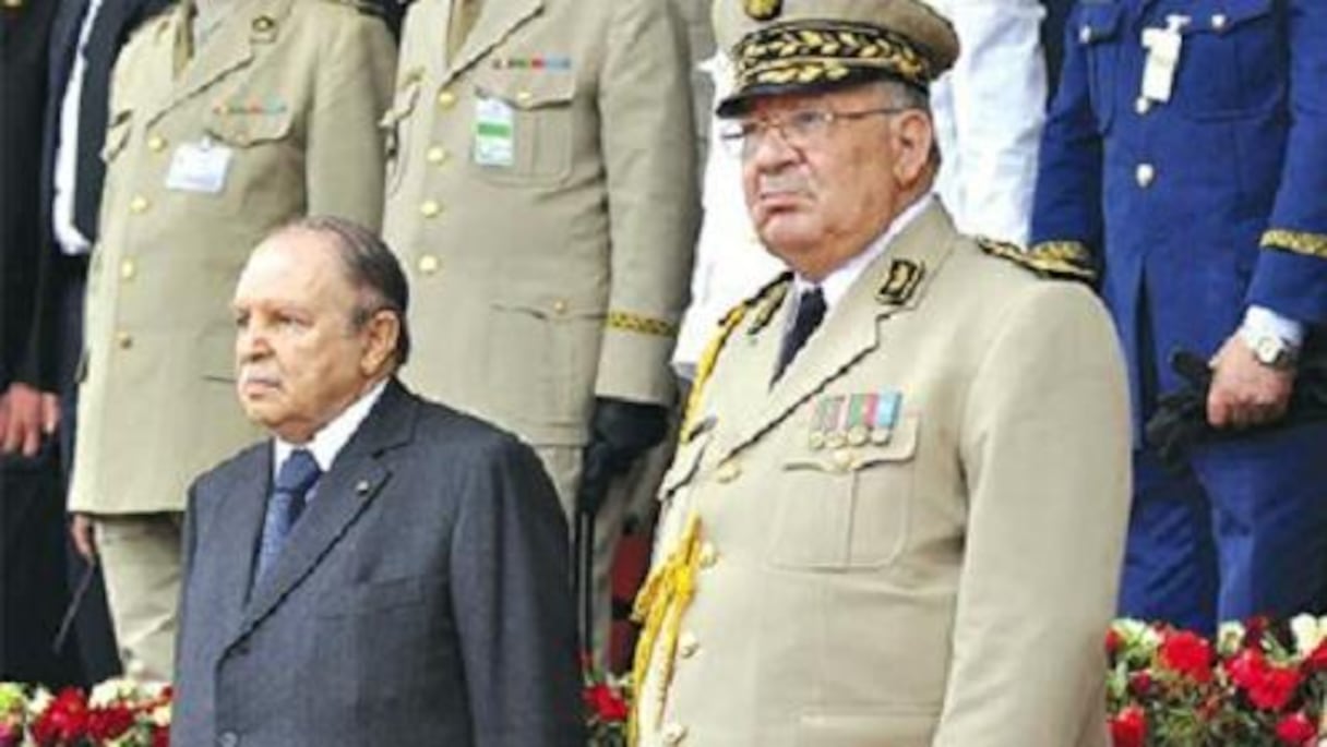 Le processus d'effeuillage de l'armée et du DRS se poursuit sous le président Bouteflika.
