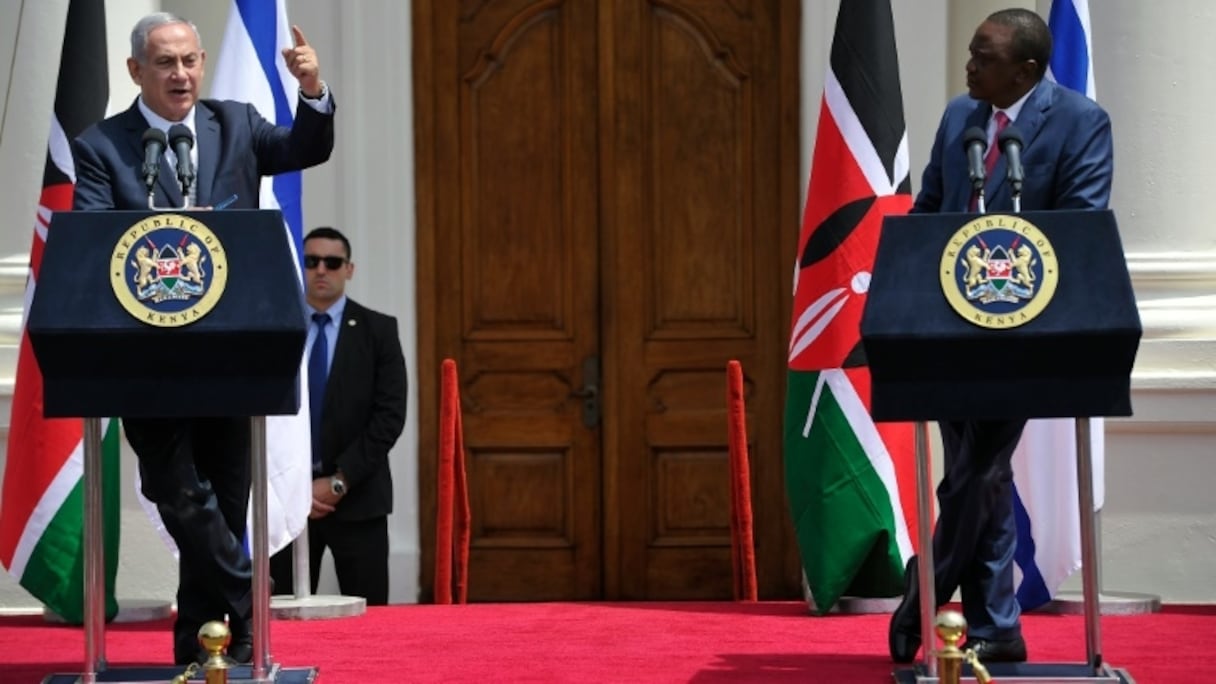 Le Premier ministre israélien Benjamin Netanyahu et le président du Kenya Uhuru Kenyatta, le 5 juillet 2016 à Nairobi.
	© AFP SIMON MAINA
