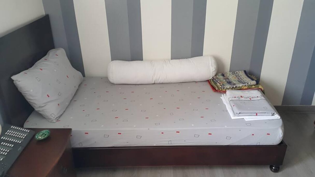 Le ministre a publié les photos d'un lit basique qui ne dépasserait pas les 1000 DH.
