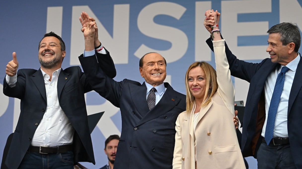 De gauche à droite: le leader de la Lega Matteo Salvini, le leader de Forza Italia Silvio Berlusconi et la cheffe du parti post-fasciste Fratelli d'Italia Giorgia Meloni, le 22 septembre 2022, Piazza del Popolo à Rome, avant les élections du 25 septembre.
