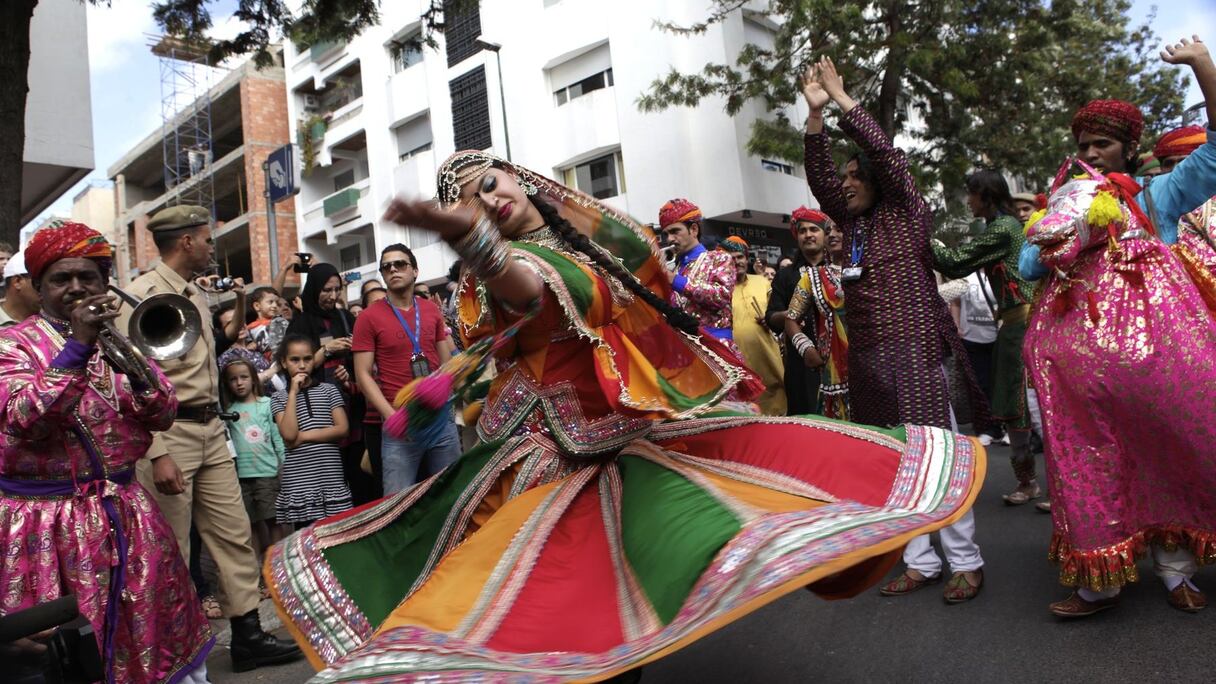 Vertigineuse splendeur d'une culture musicale indienne dont se sont inspirés tant d'artistes de par le monde. La richesse des costumes et les contes déployés par les danseurs captivent les regards pour transporter les âmes vers un ailleurs de gracieuseté mystique.  
